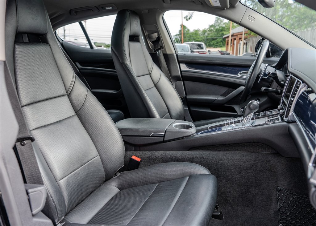 2013 Porsche Panamera 4 photo