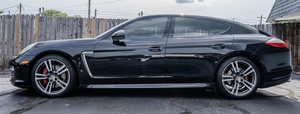 2013 Porsche Panamera 4 photo