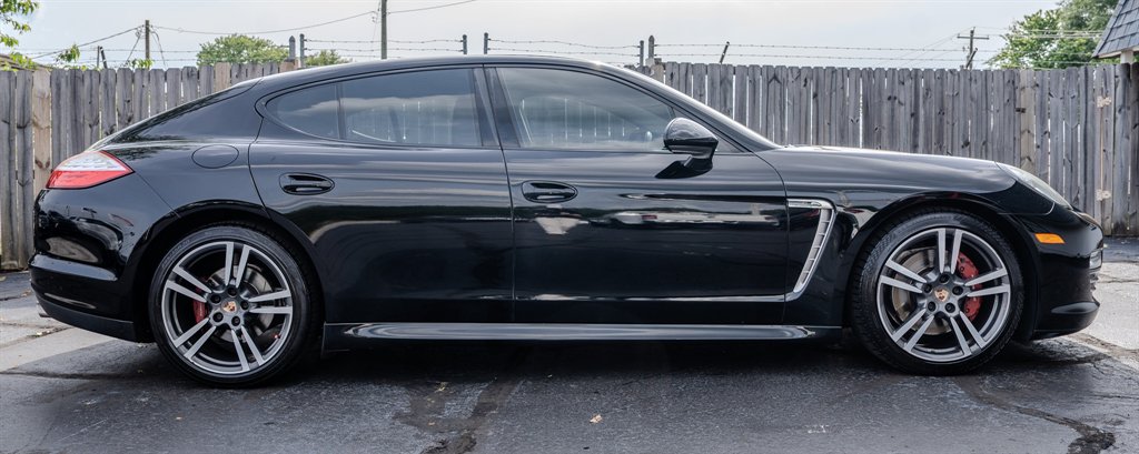 2013 Porsche Panamera 4 photo