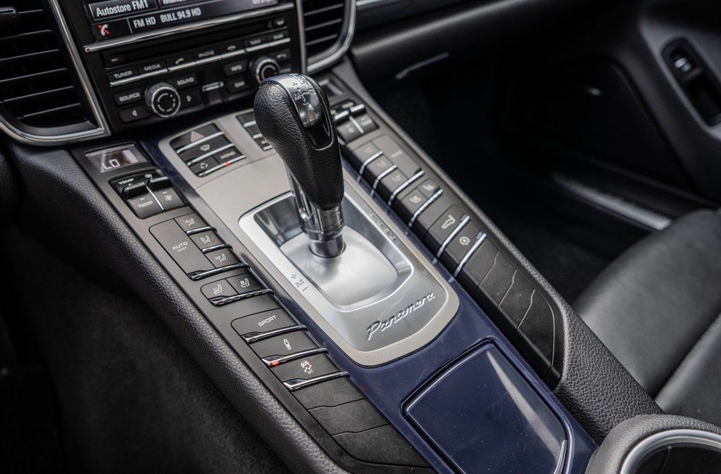 2013 Porsche Panamera 4 photo