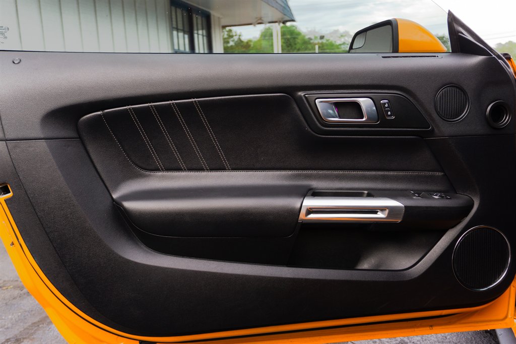 2018 Ford Mustang ECO Premium photo