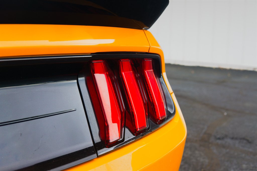 2018 Ford Mustang ECO Premium photo