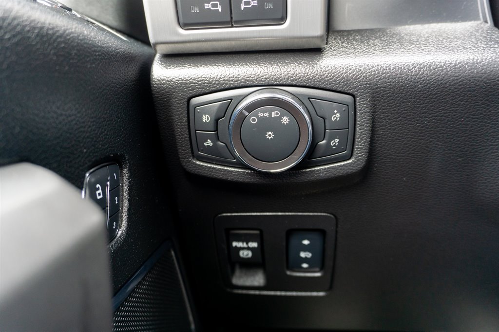 2018 Ford F150 Platinum photo