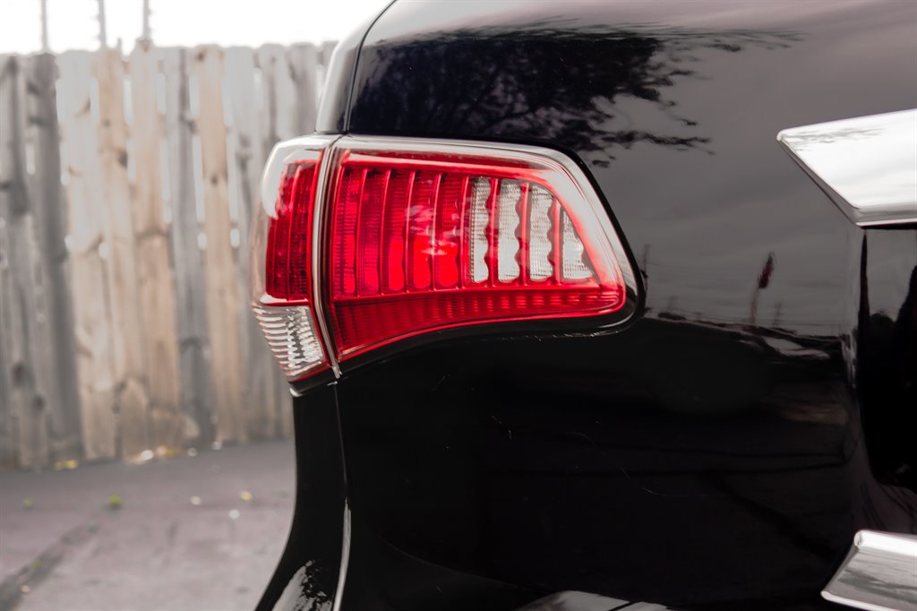 2016 Infiniti QX80 photo