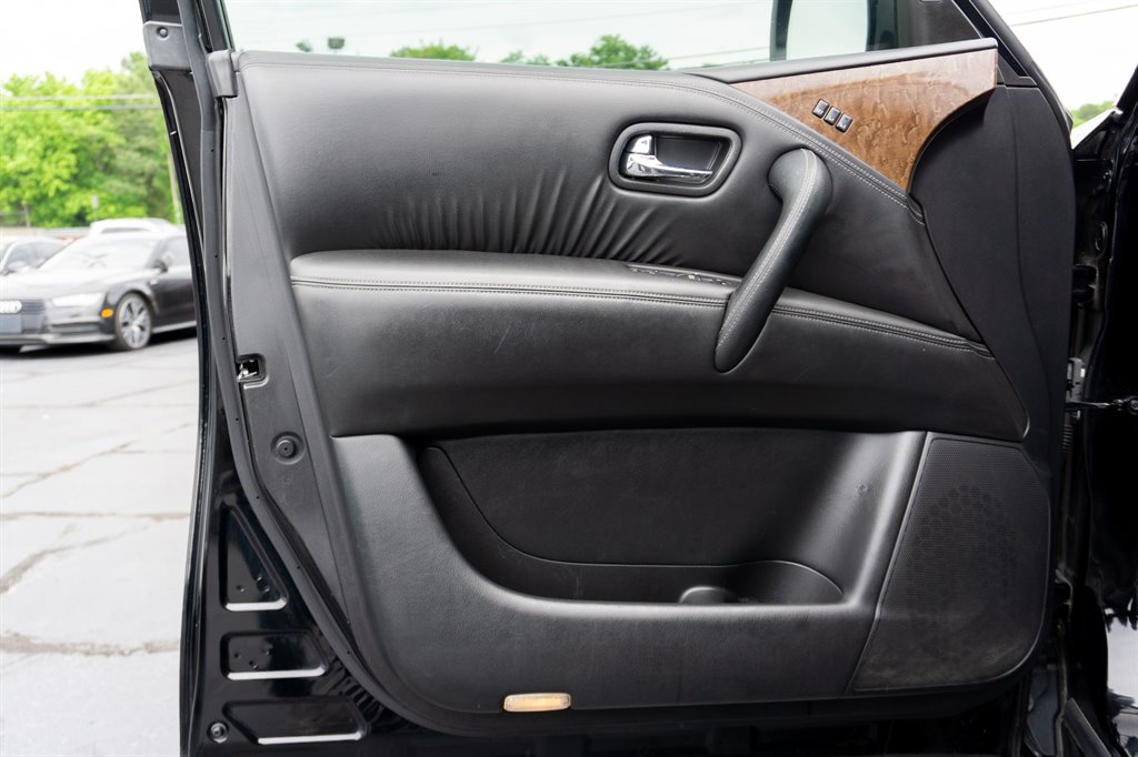 2016 Infiniti QX80 photo
