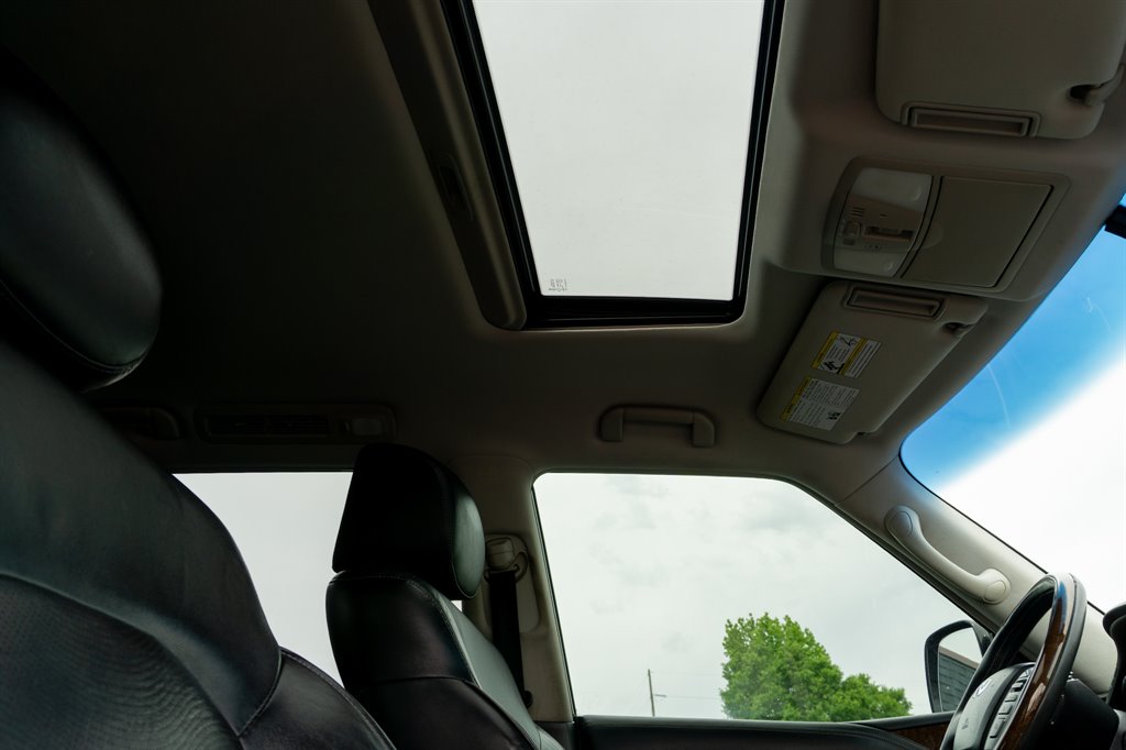 2016 Infiniti QX80 photo