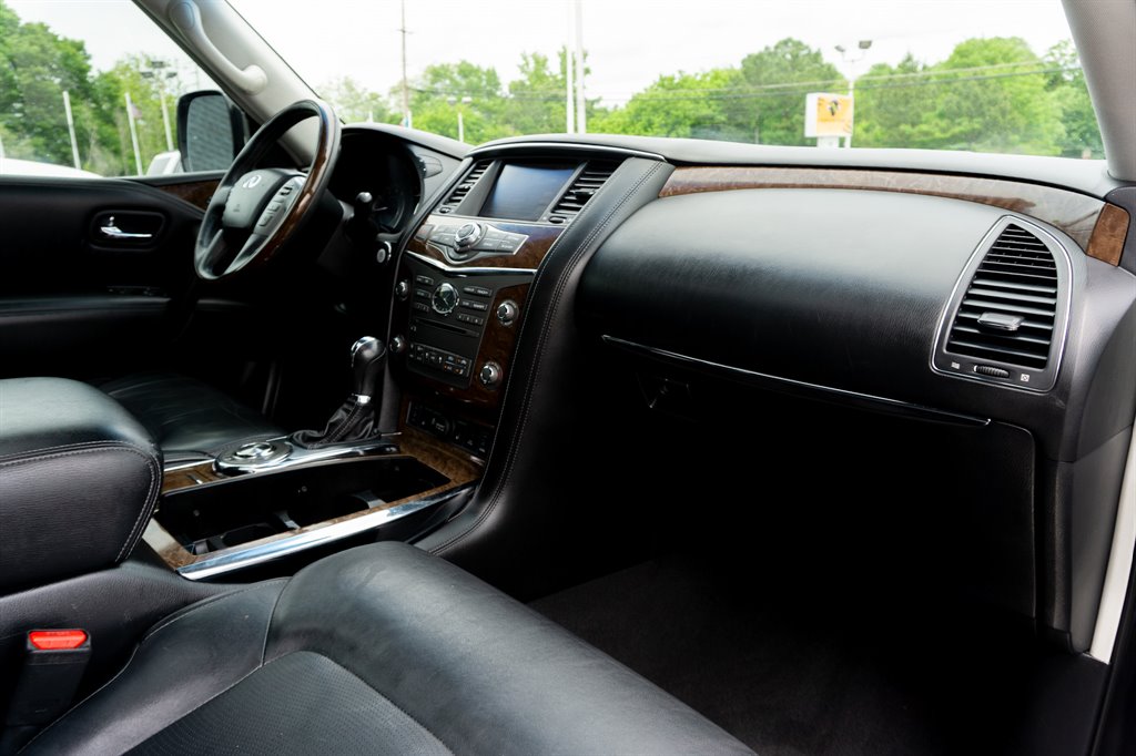 2016 Infiniti QX80 photo