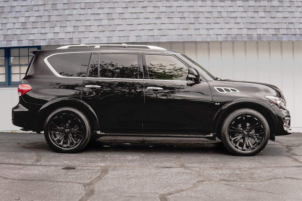 2016 Infiniti QX80 photo