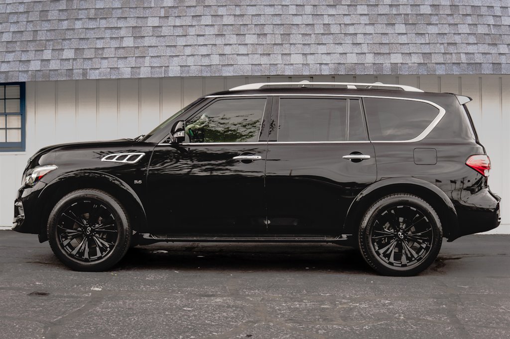 2016 Infiniti QX80 photo