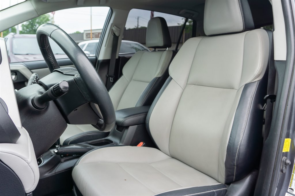 2016 Toyota RAV4 Limited photo