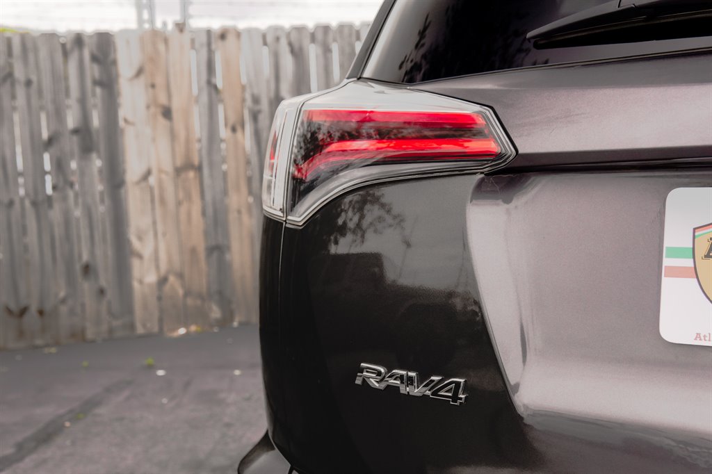 2016 Toyota RAV4 Limited photo