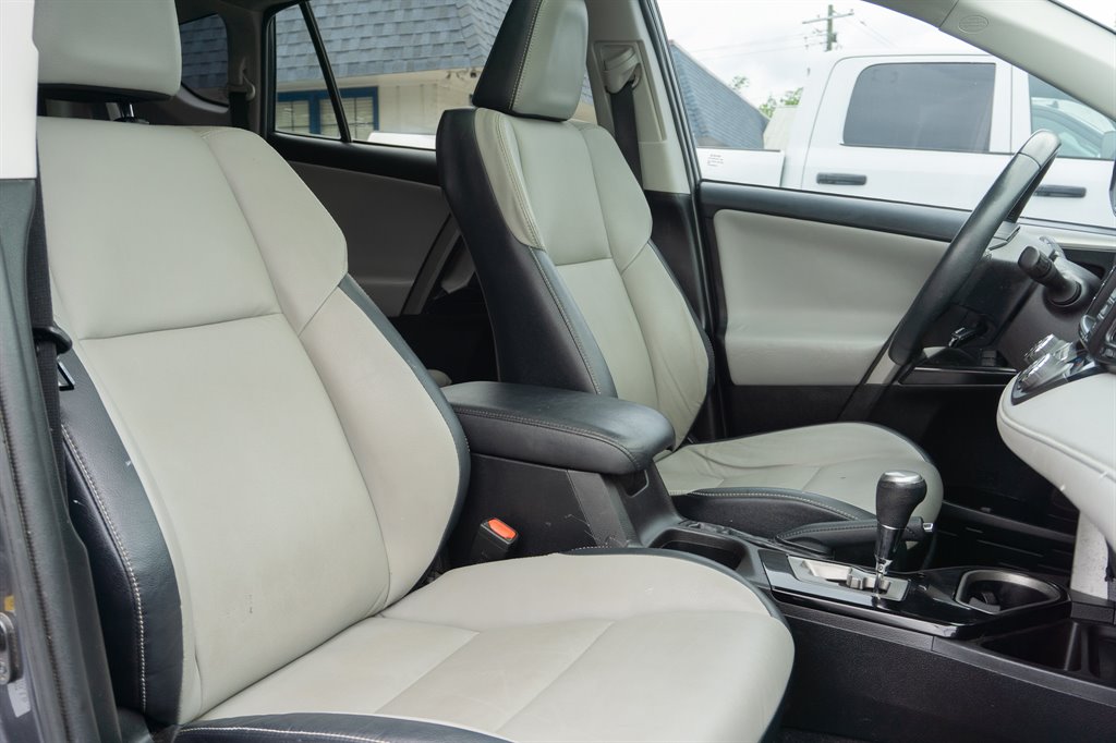 2016 Toyota RAV4 Limited photo