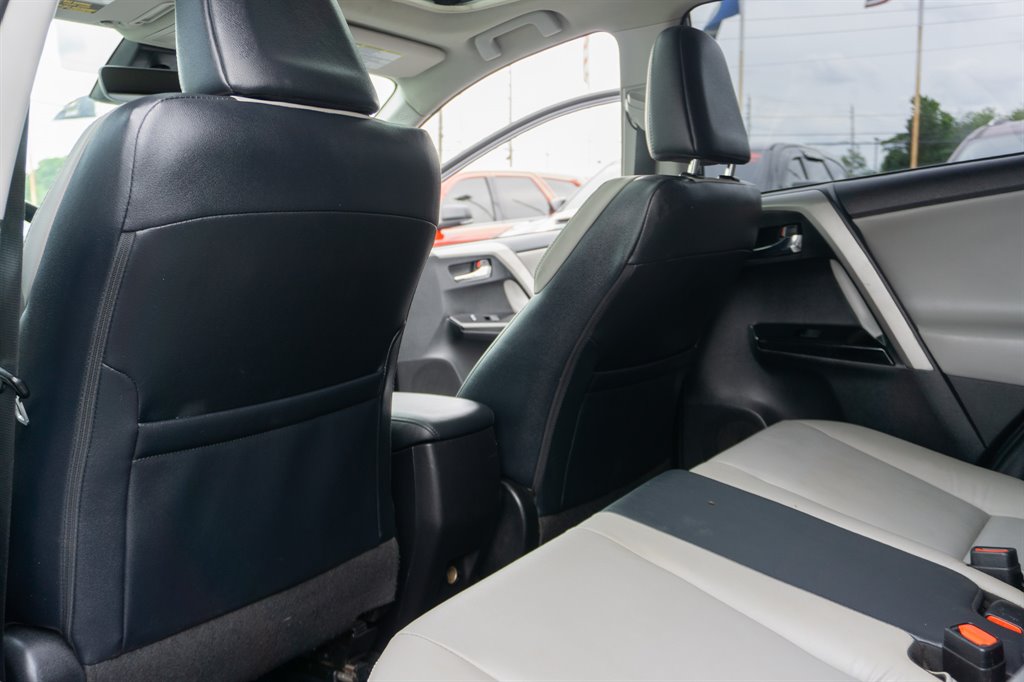 2016 Toyota RAV4 Limited photo