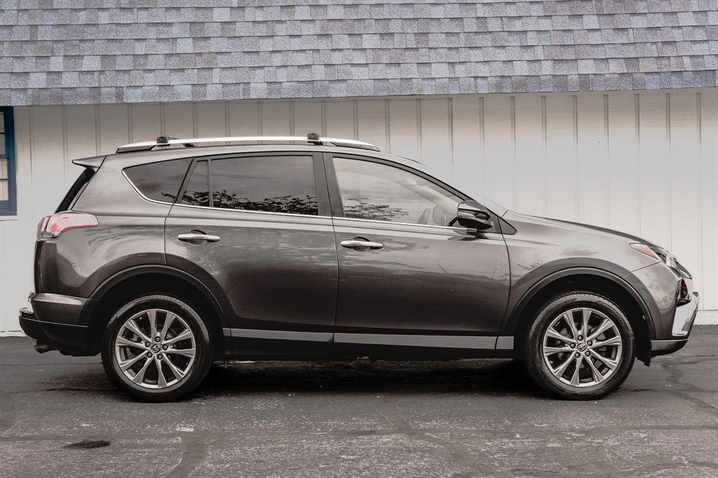 2016 Toyota RAV4 Limited photo