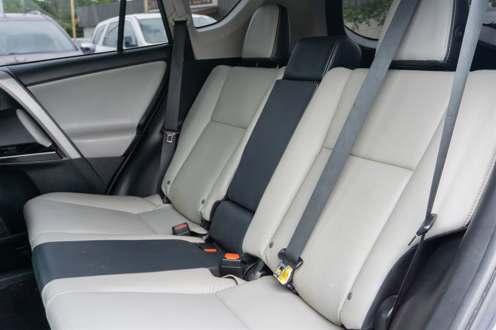 2016 Toyota RAV4 Limited photo