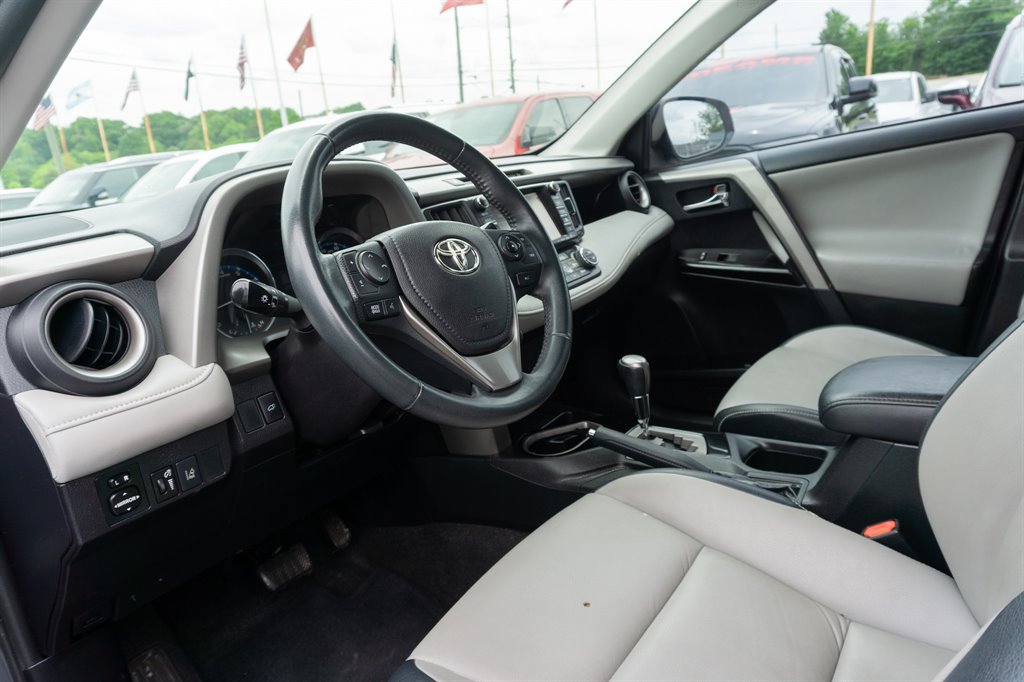 2016 Toyota RAV4 Limited photo