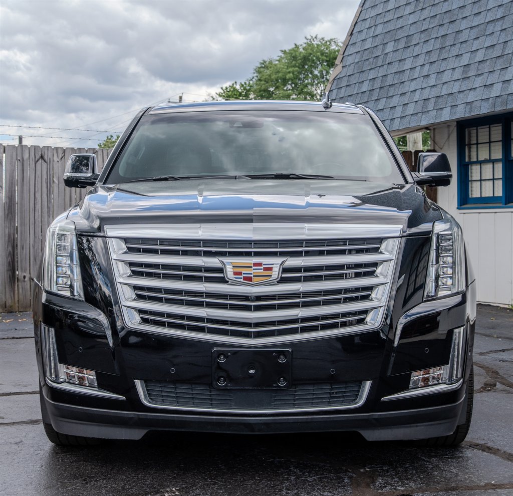 2018 Cadillac Escalade Platinum photo