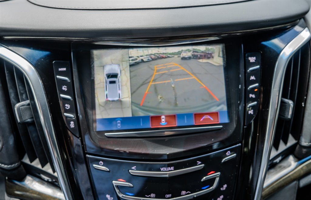 2018 Cadillac Escalade Platinum photo