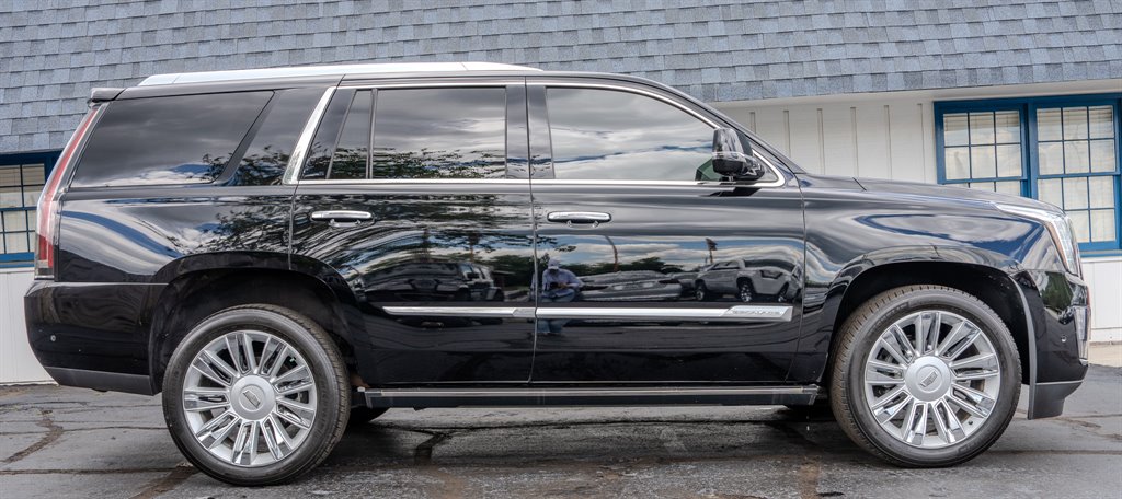 2018 Cadillac Escalade Platinum photo