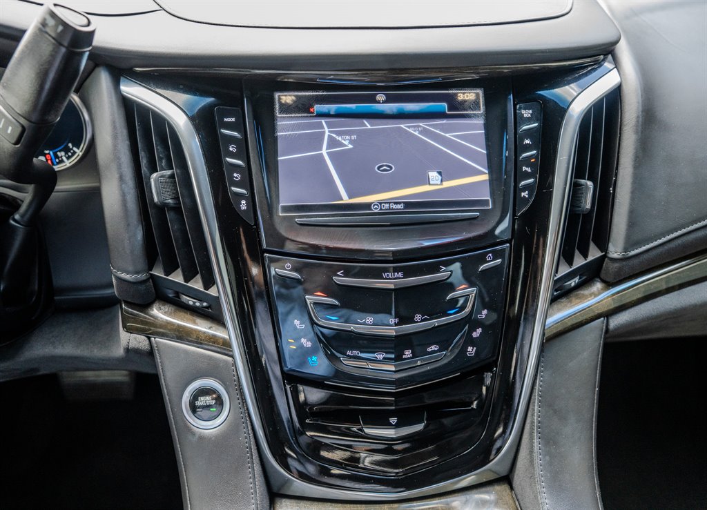 2018 Cadillac Escalade Platinum photo