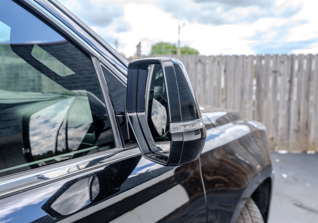2018 Cadillac Escalade Platinum photo