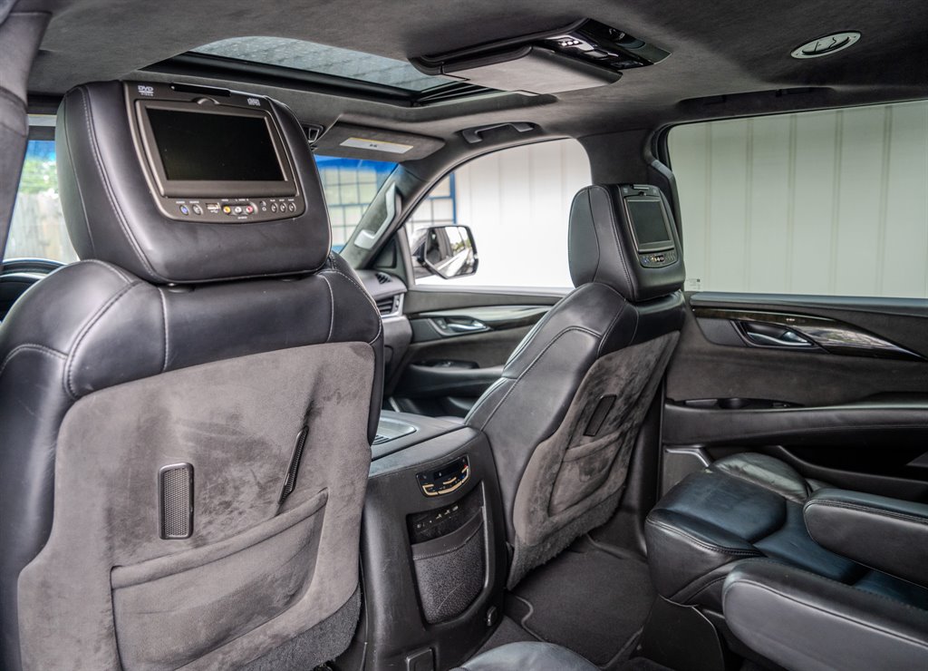 2018 Cadillac Escalade Platinum photo