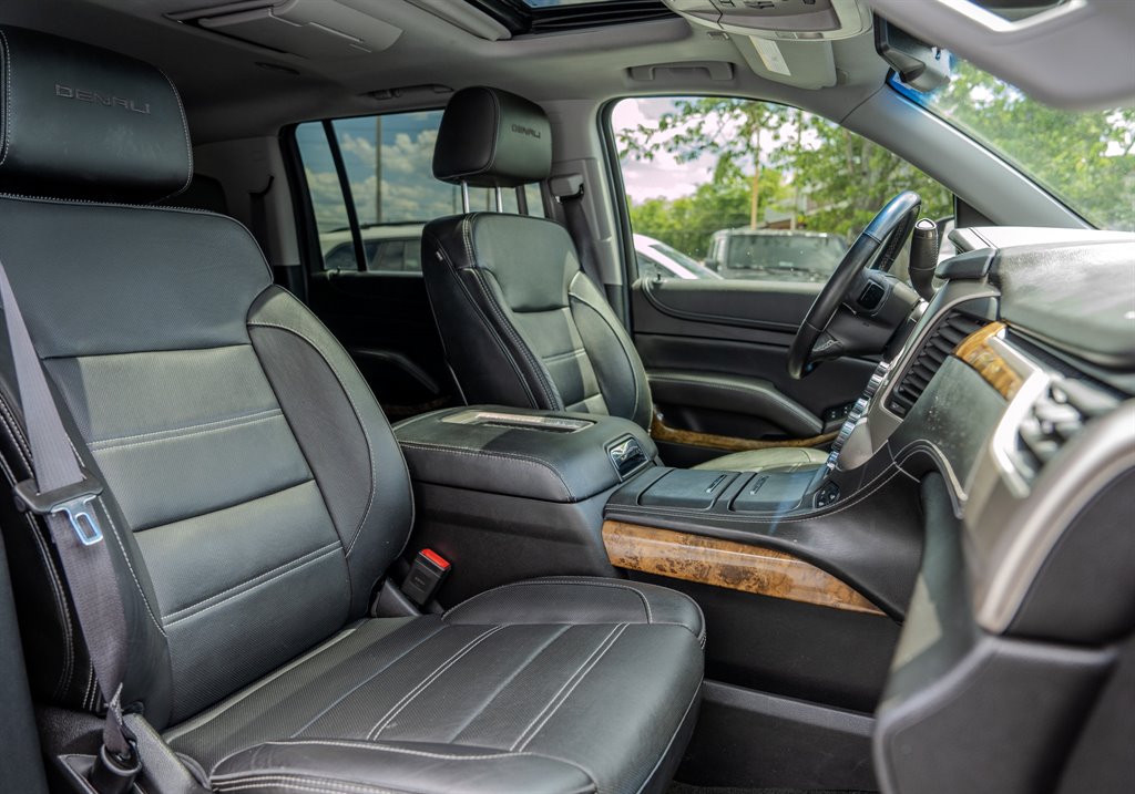 2016 GMC Yukon XL 1500 Denali photo