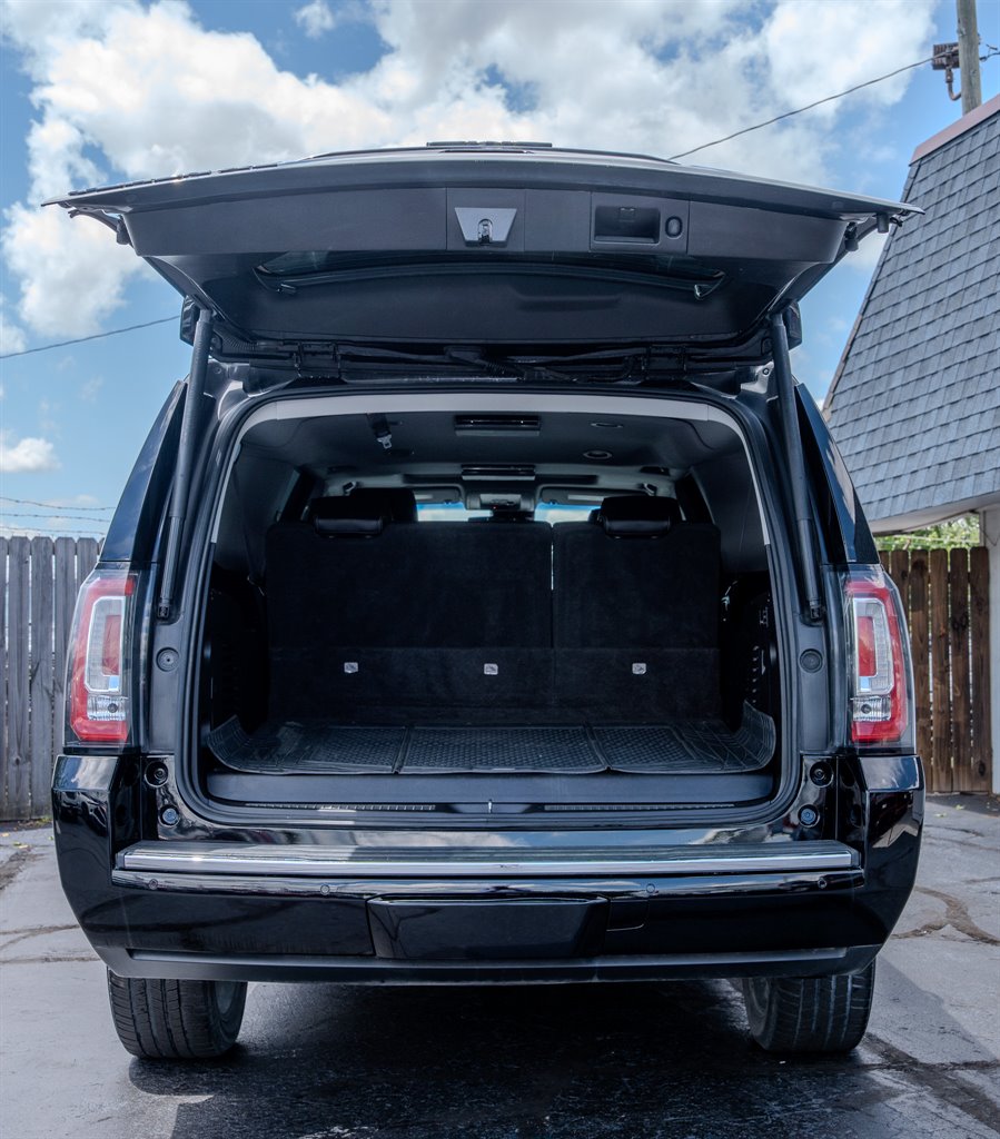 2016 GMC Yukon XL 1500 Denali photo