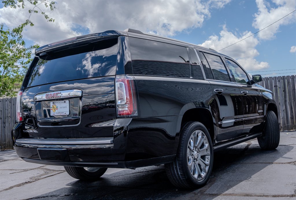 2016 GMC Yukon XL 1500 Denali photo