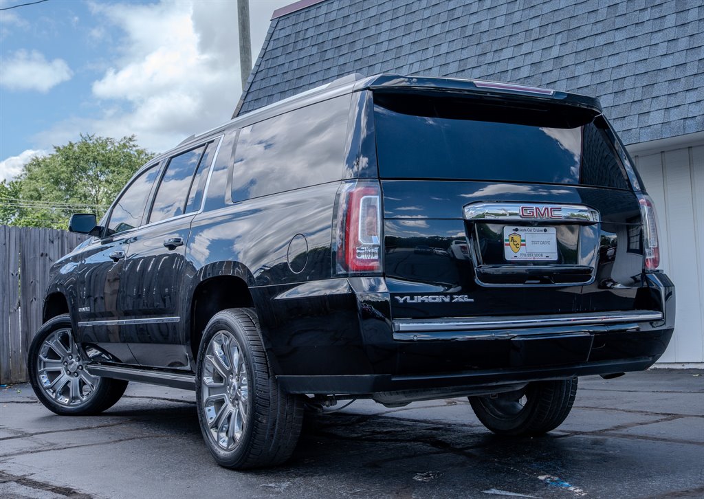 2016 GMC Yukon XL 1500 Denali photo