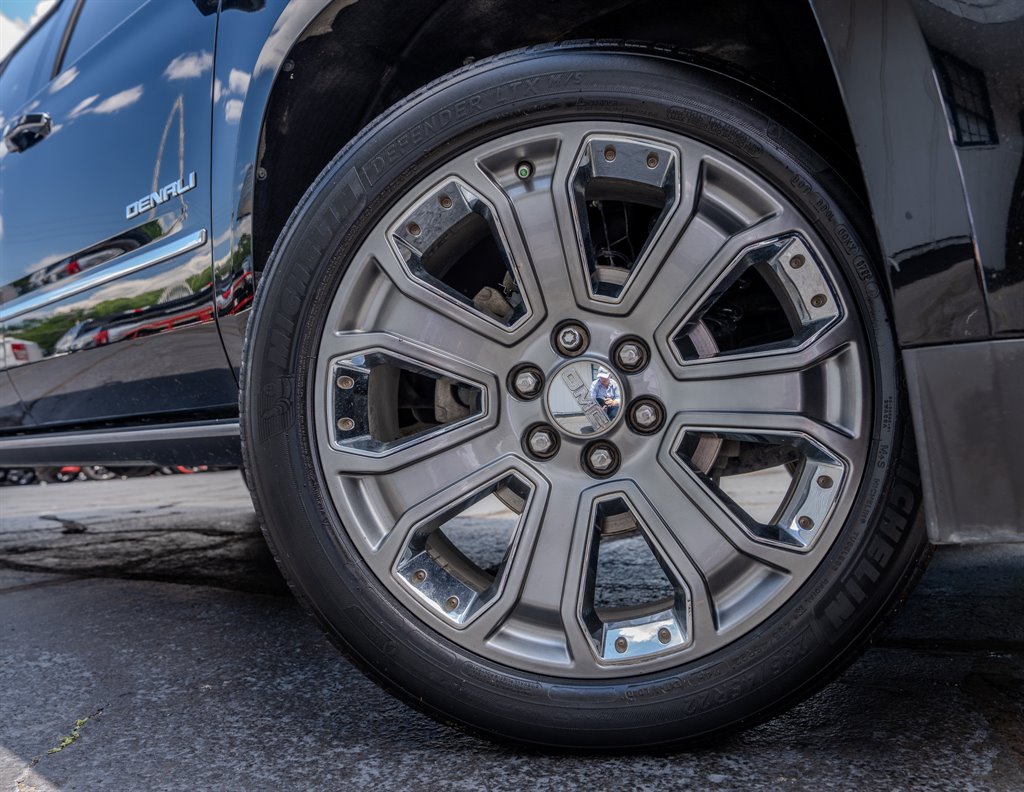 2016 GMC Yukon XL 1500 Denali photo