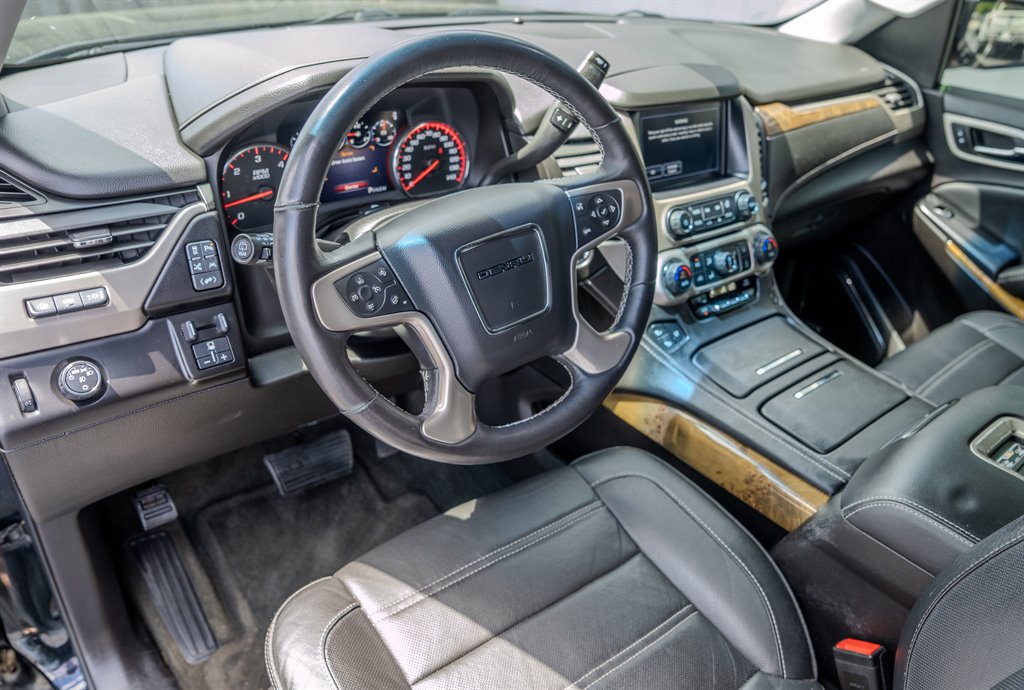 2016 GMC Yukon XL 1500 Denali photo