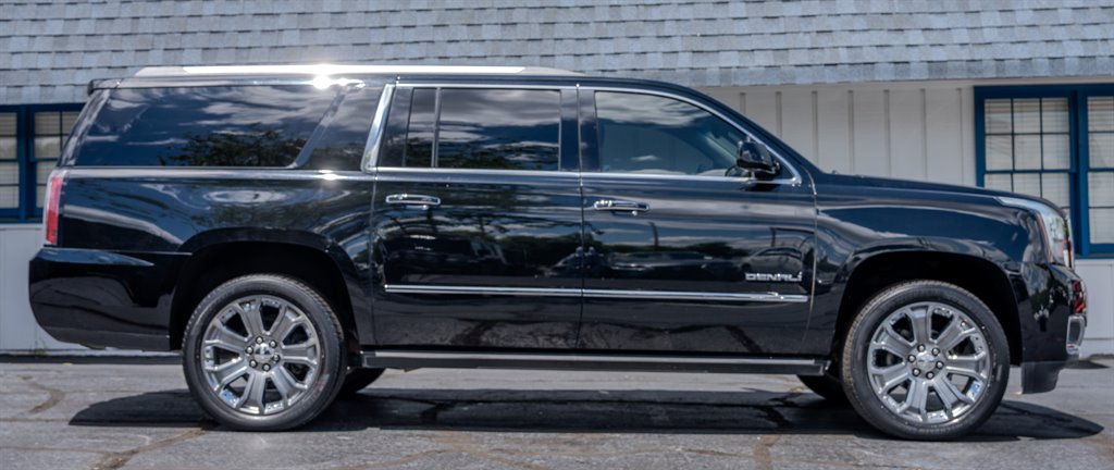 2016 GMC Yukon XL 1500 Denali photo