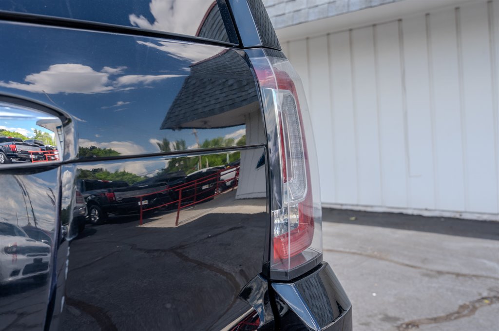 2016 GMC Yukon XL 1500 Denali photo