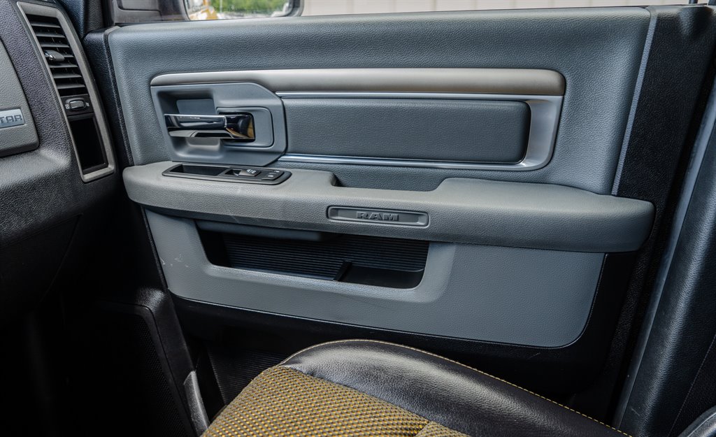 2016 RAM 1500 Sport photo