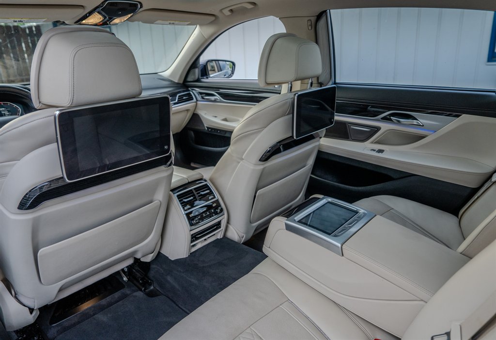 2020 BMW 7-Series 750xi photo
