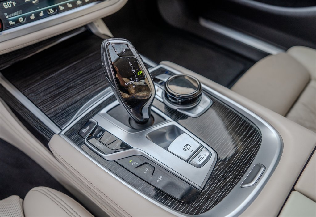 2020 BMW 7-Series 750xi photo