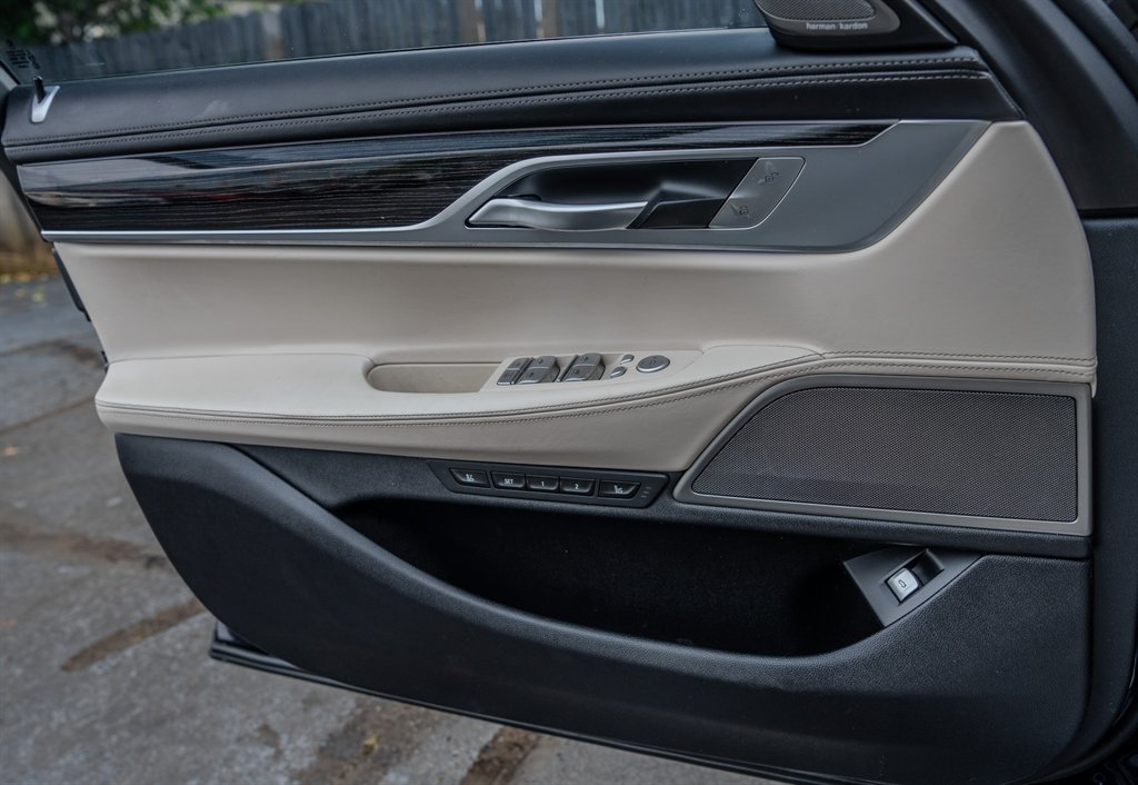 2020 BMW 7-Series 750xi photo