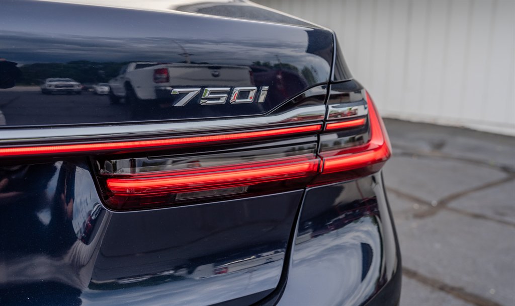 2020 BMW 7-Series 750xi photo
