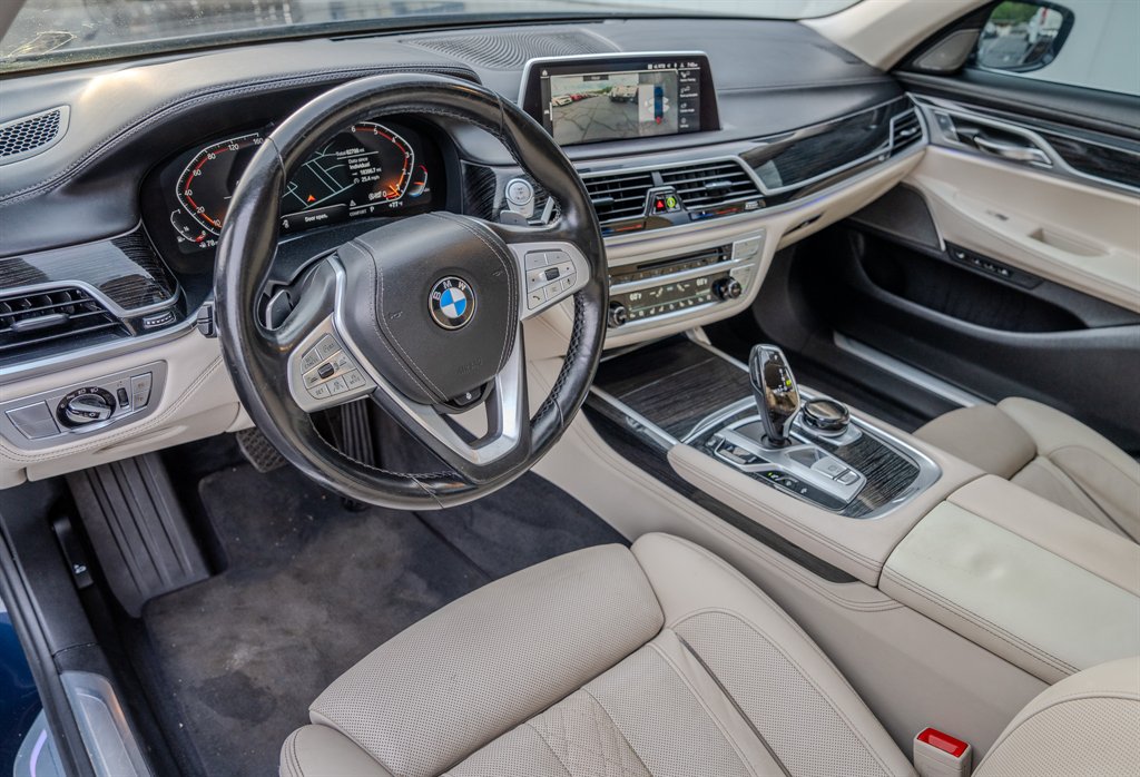 2020 BMW 7-Series 750xi photo