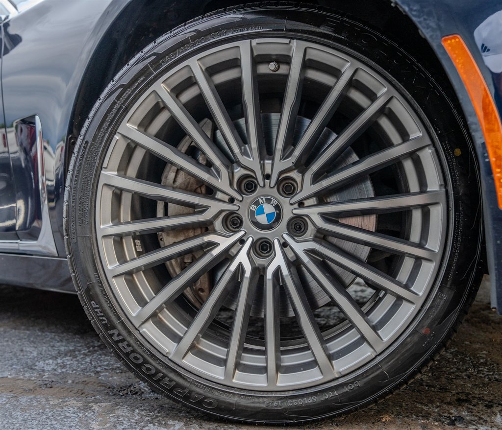 2020 BMW 7-Series 750xi photo