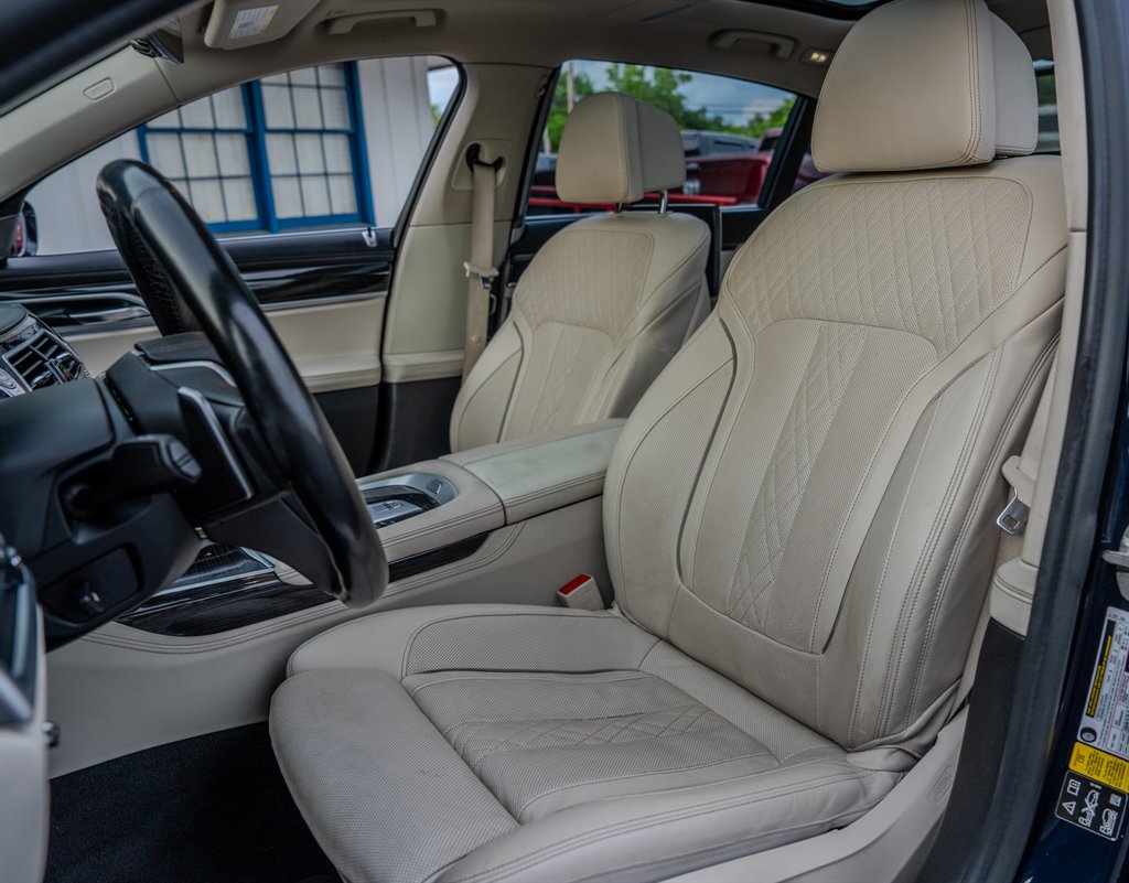 2020 BMW 7-Series 750xi photo