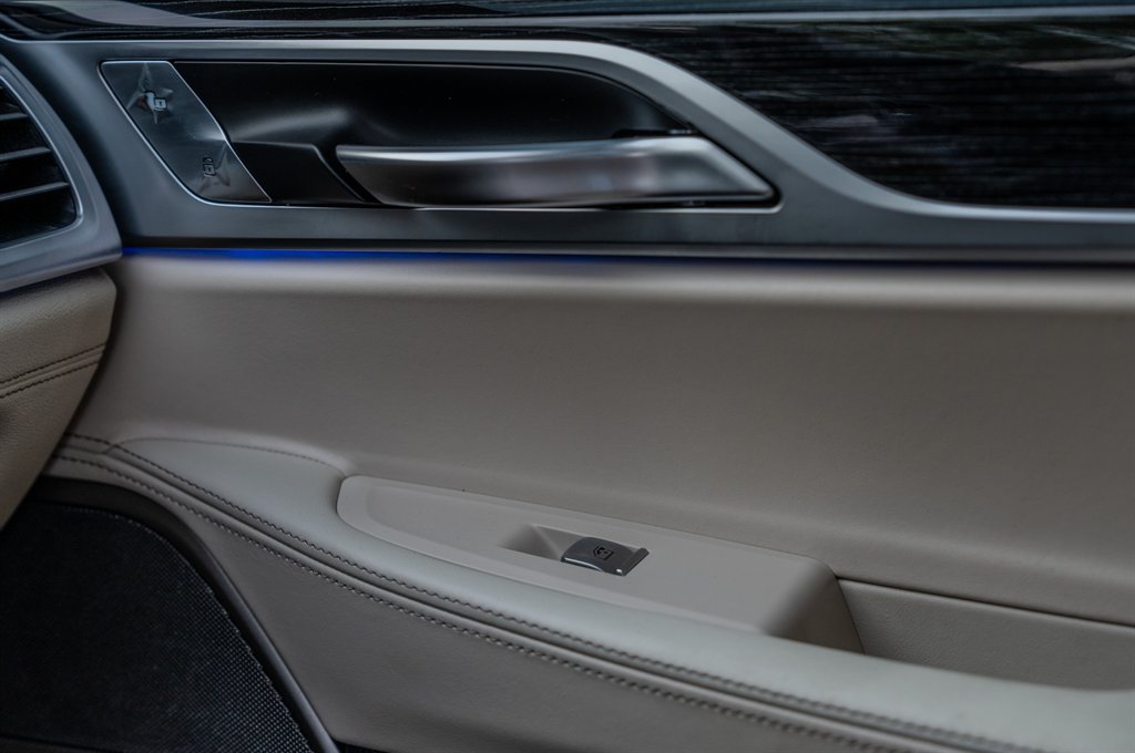 2020 BMW 7-Series 750xi photo