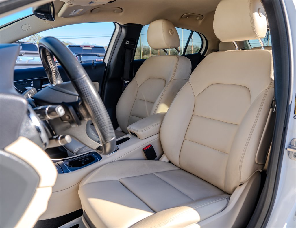 2019 Mercedes-Benz GLA - $19,075