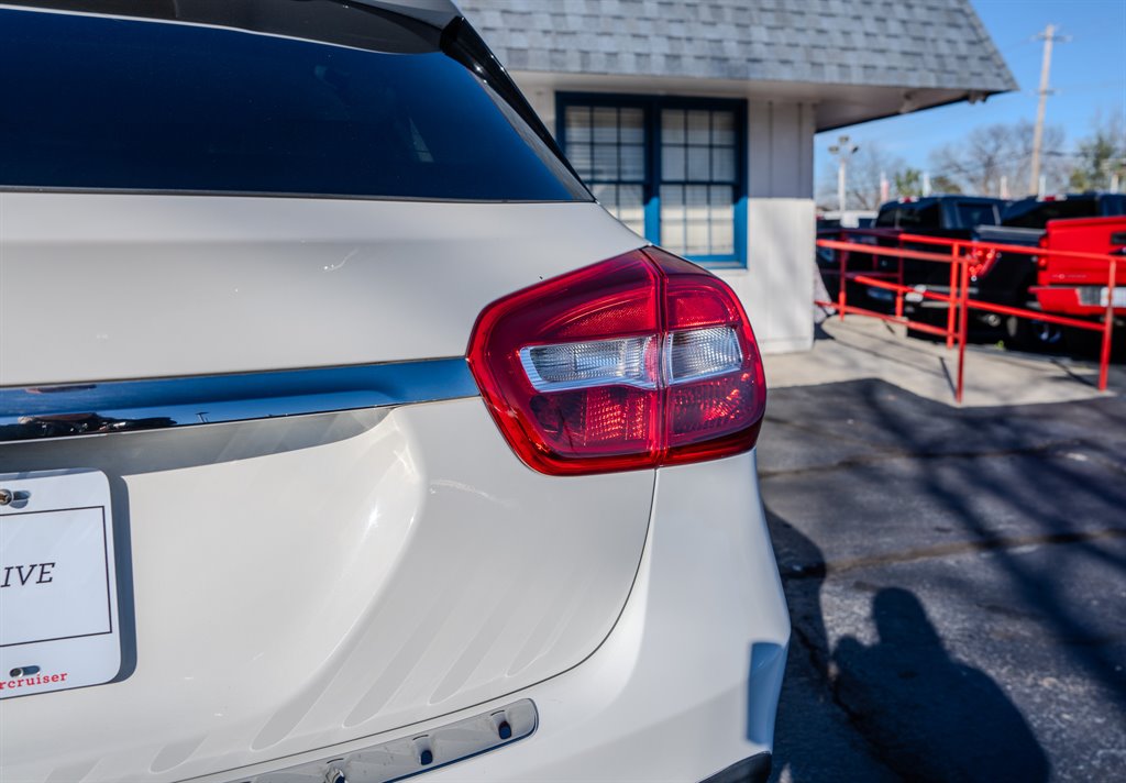 2019 Mercedes-Benz GLA - $19,075