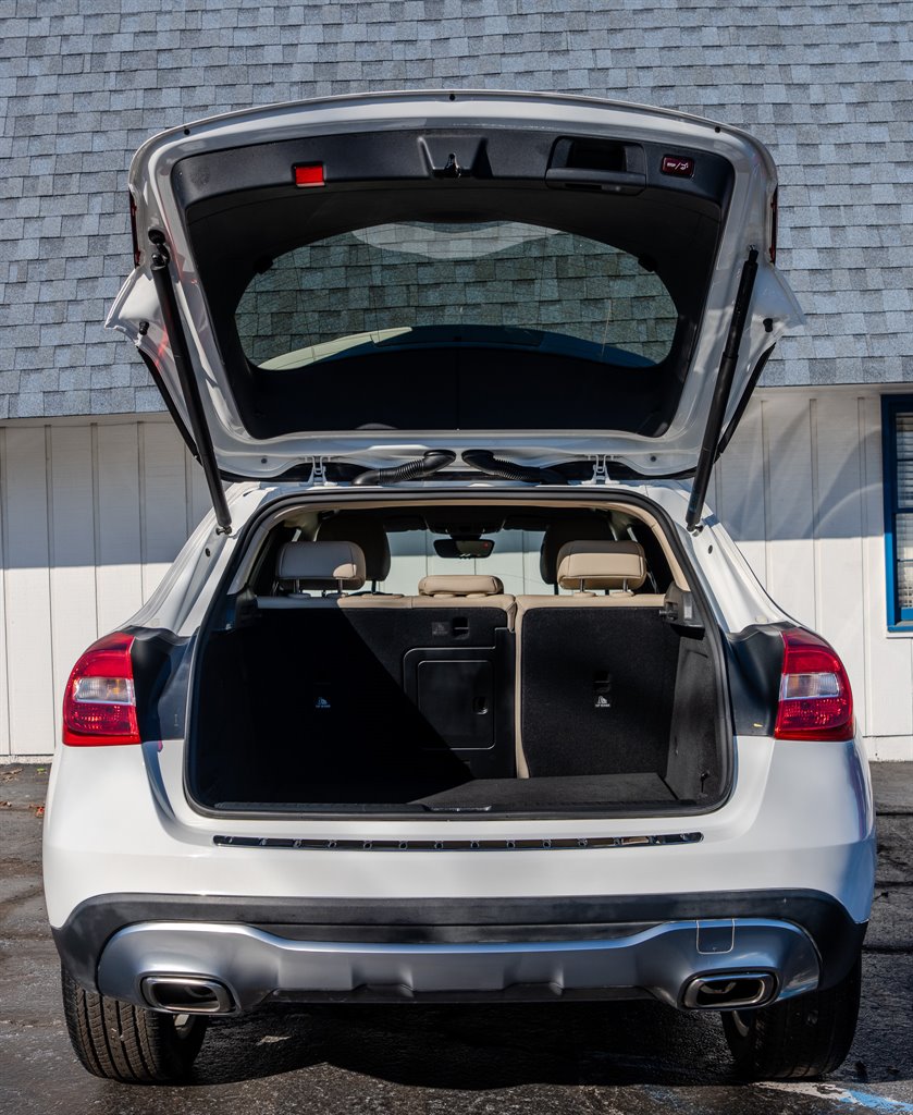 2019 Mercedes-Benz GLA - $19,075