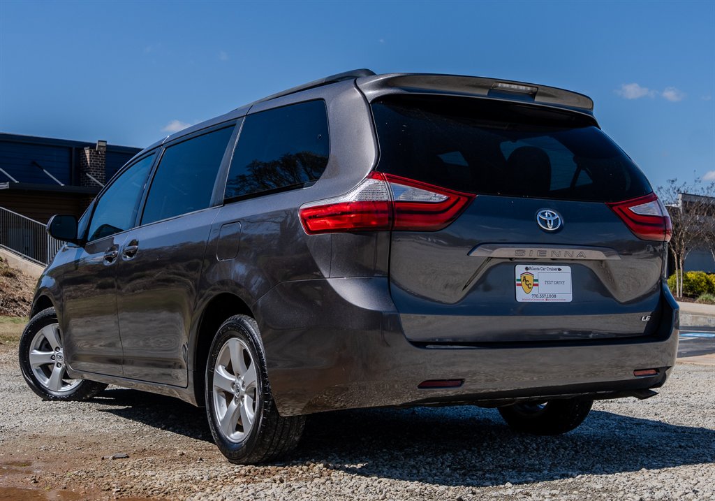 2015 Toyota Sienna - $9,750