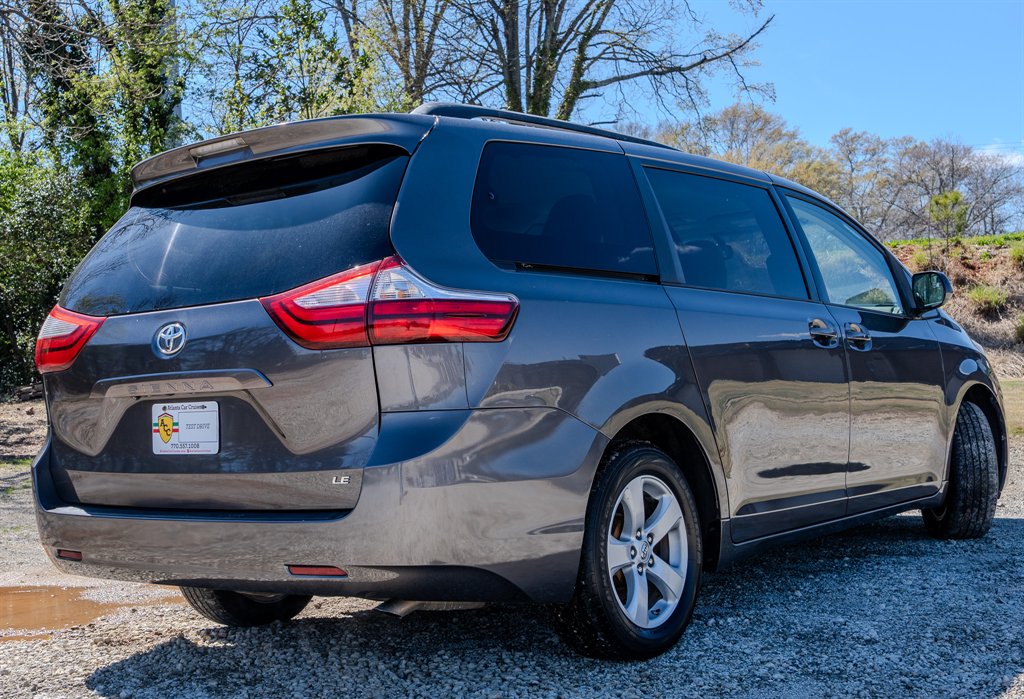 2015 Toyota Sienna - $9,750