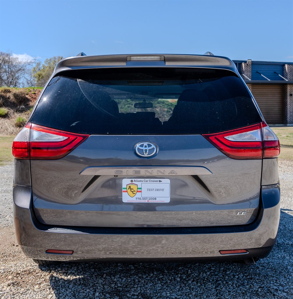 2015 Toyota Sienna - $9,750