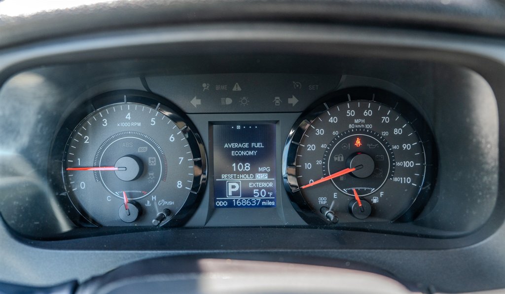 2015 Toyota Sienna - $9,750